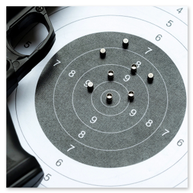 Мішень із групою пострілів із пневматичного пістолета Borner